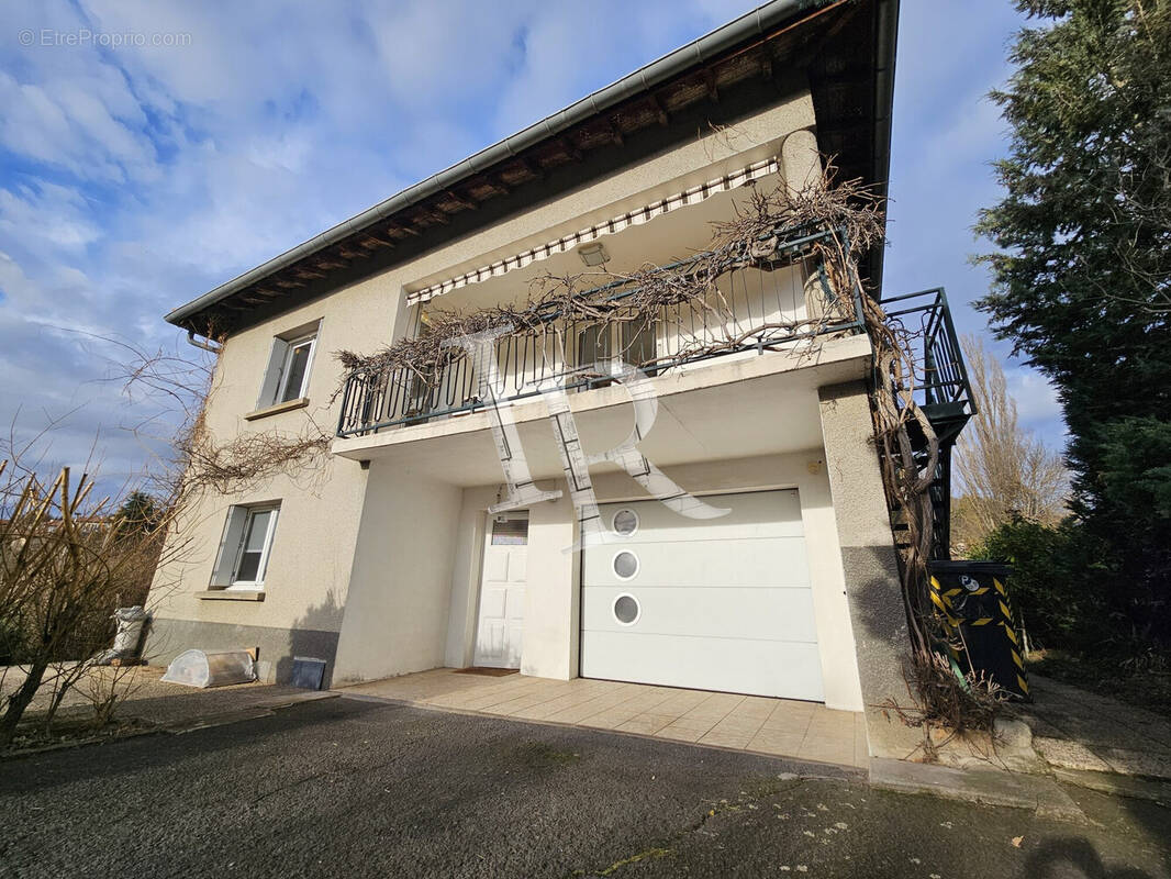 Maison à BRIVES-CHARENSAC