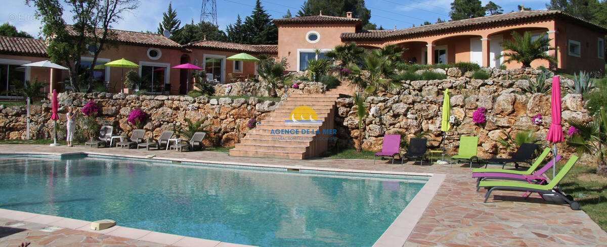 Maison à ROQUEBRUNE-SUR-ARGENS