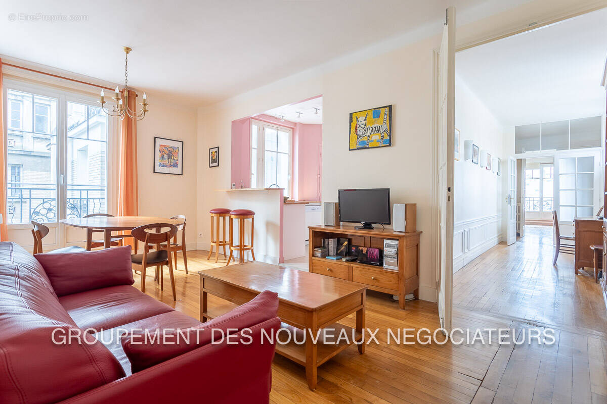 Appartement à PARIS-16E