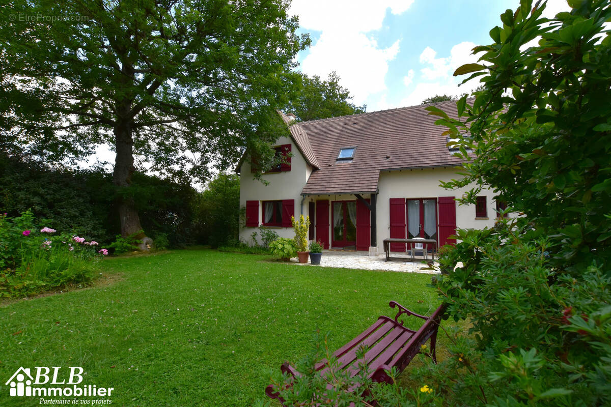 Maison à LES ESSARTS-LE-ROI