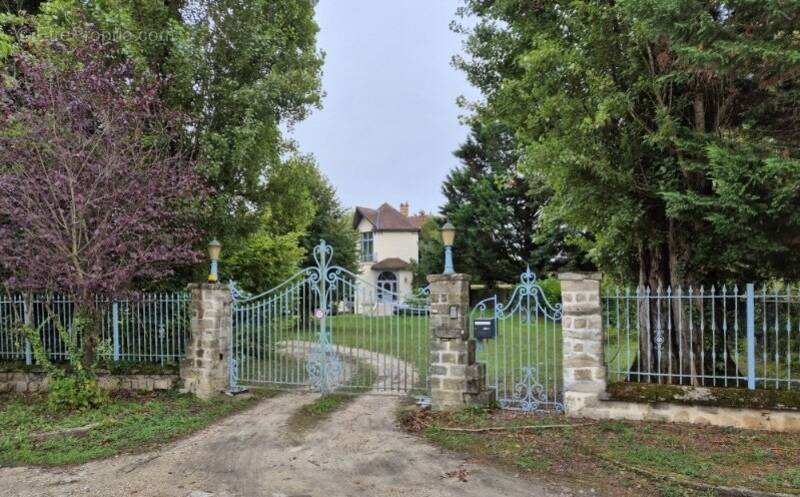 Maison à BOIS-LE-ROI