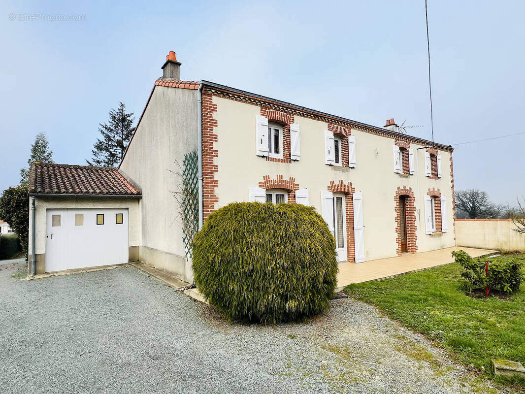 Maison à CERIZAY