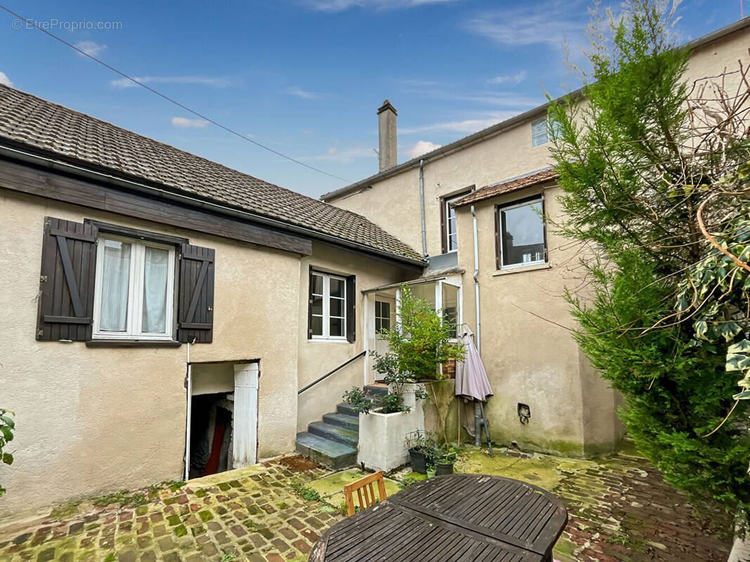 Maison à MEZIERES-SUR-SEINE