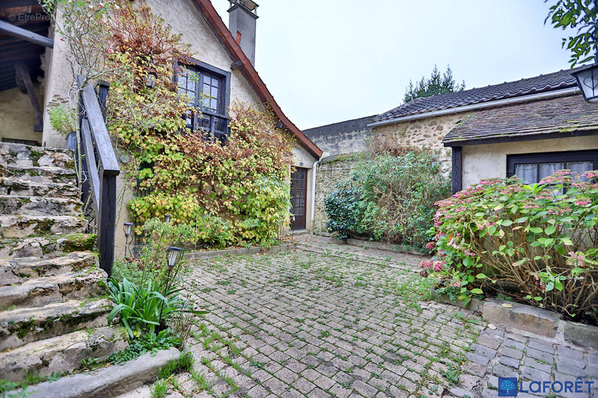 Maison à LE TREMBLAY-SUR-MAULDRE