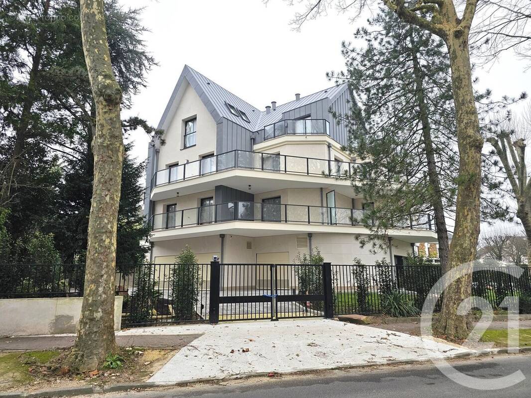 Appartement à SAINT-MAUR-DES-FOSSES