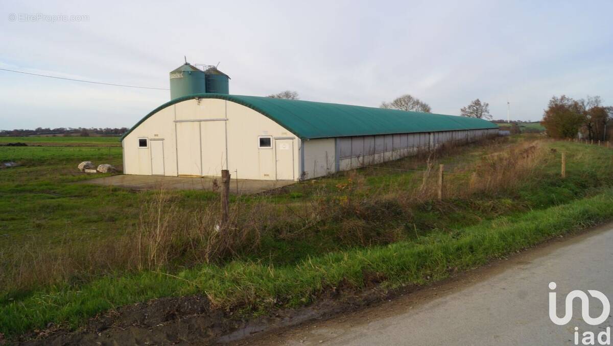 Photo 1 - Commerce à LA CHAPELLE-GLAIN