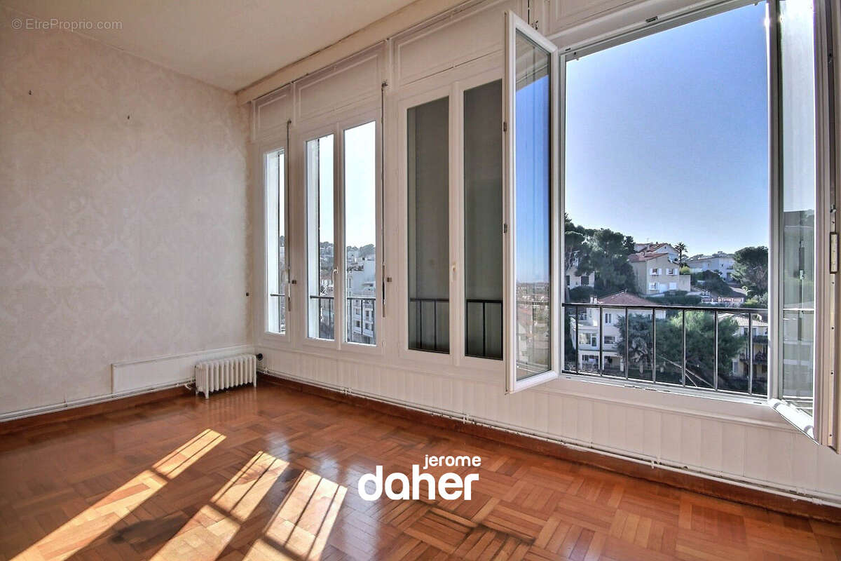 Appartement à MARSEILLE-7E