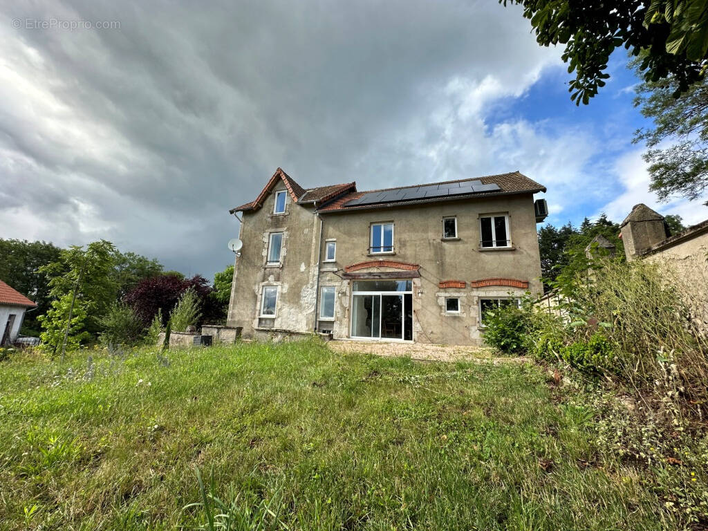 Maison à CHATEL-MONTAGNE