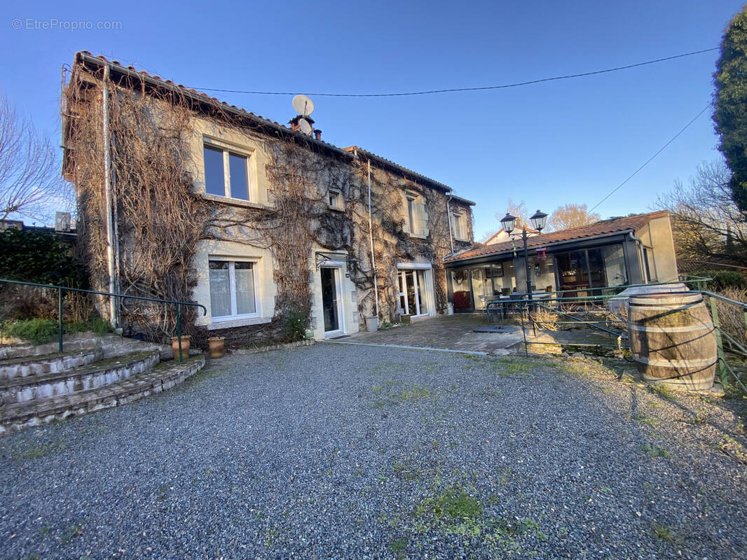 Maison à CLERE-SUR-LAYON