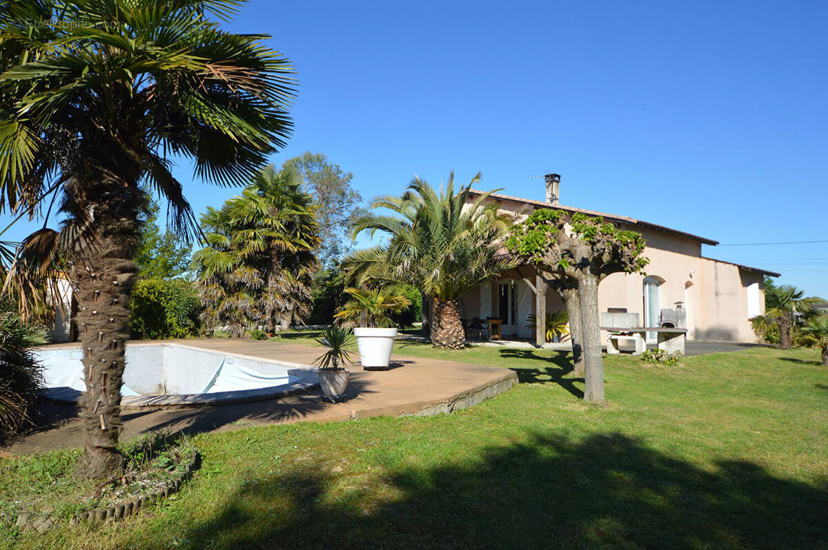 Maison à MONTBETON