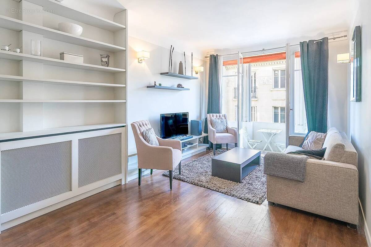 Appartement à PARIS-16E