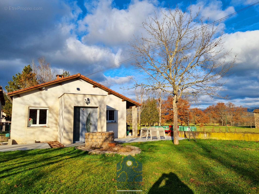 Maison à MARSAC-EN-LIVRADOIS