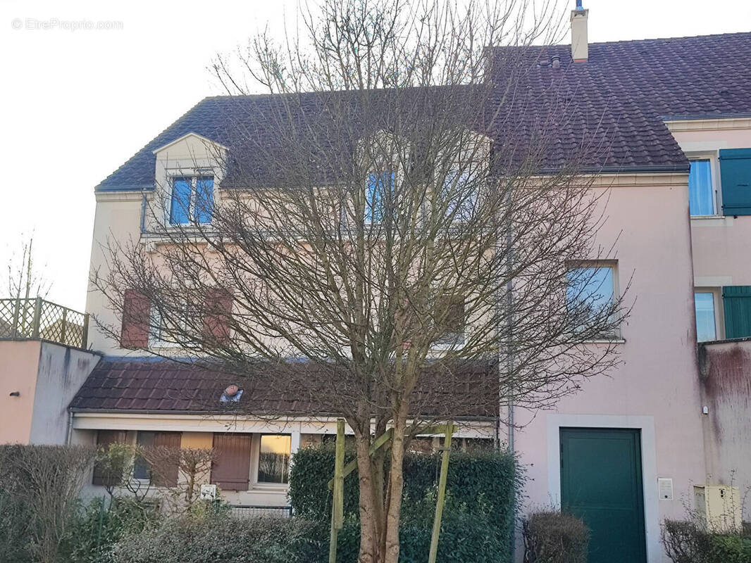 Appartement à SAINT-JEAN-DE-BRAYE