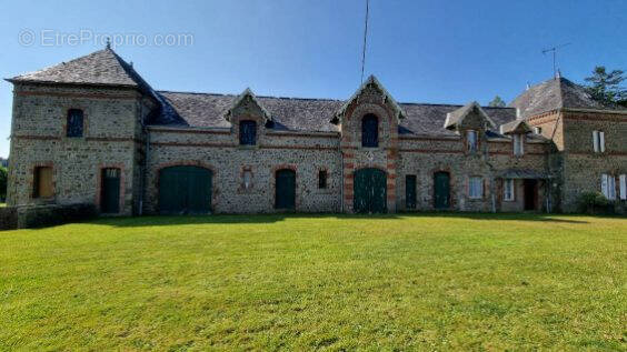 Maison à SAINT-DENIS-DE-GASTINES