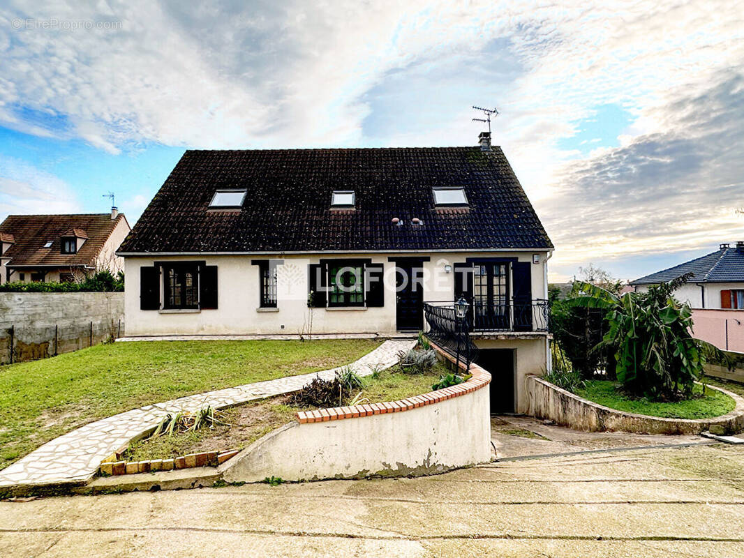 Maison à SAINT-GERMAIN-LES-ARPAJON