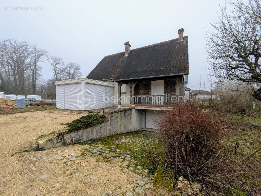 Maison à SAINT-JEAN-DE-BRAYE