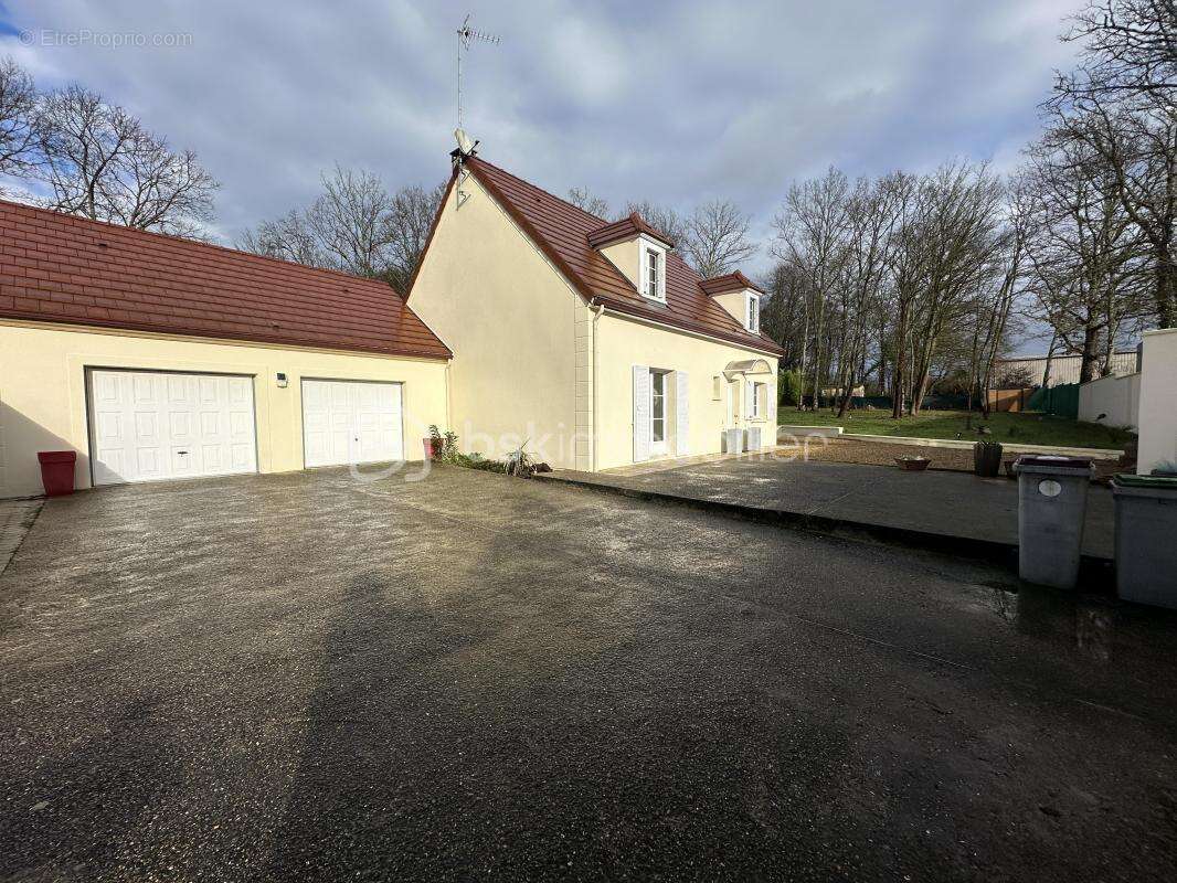 Maison à VULAINES-SUR-SEINE