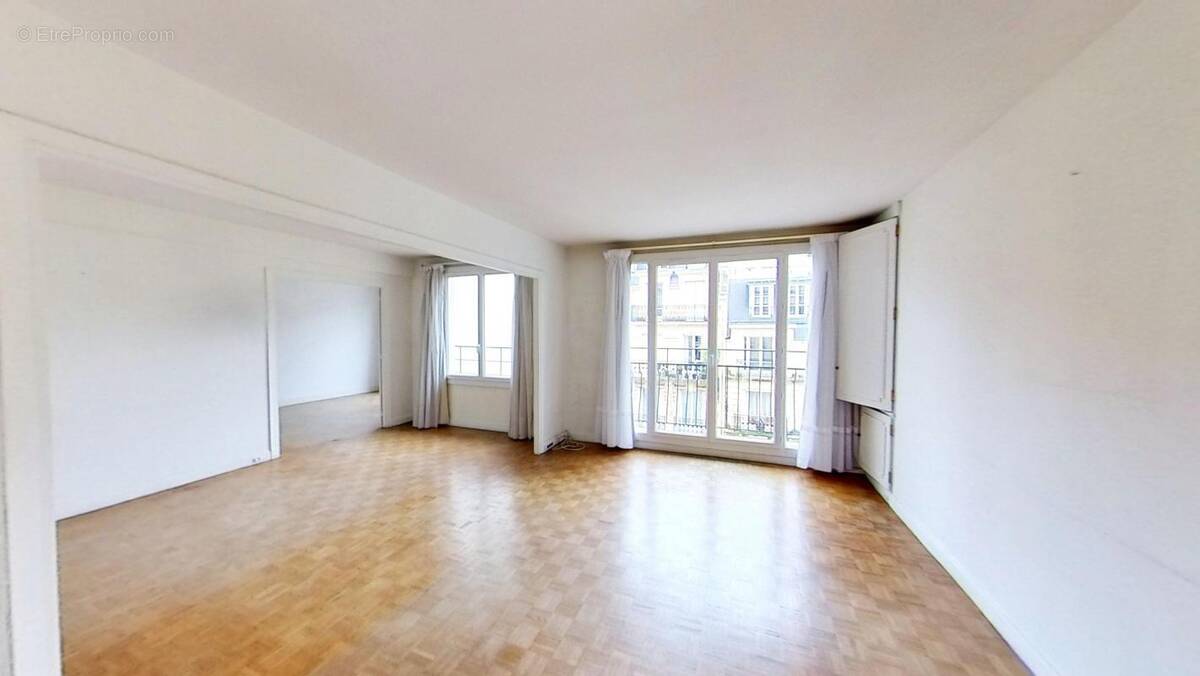 Appartement à PARIS-16E