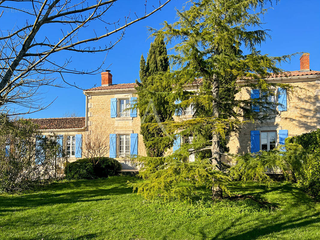 Maison à LE GUE-DE-VELLUIRE