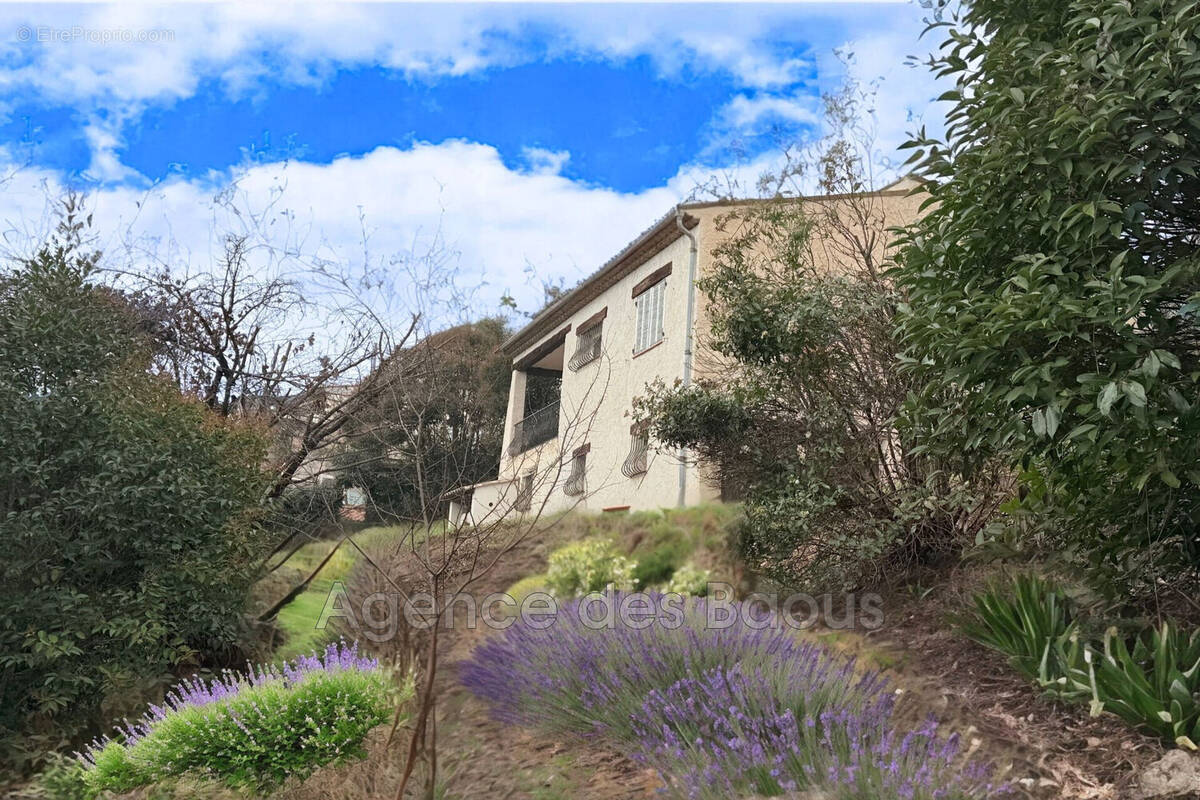 Maison à TOURRETTES-SUR-LOUP