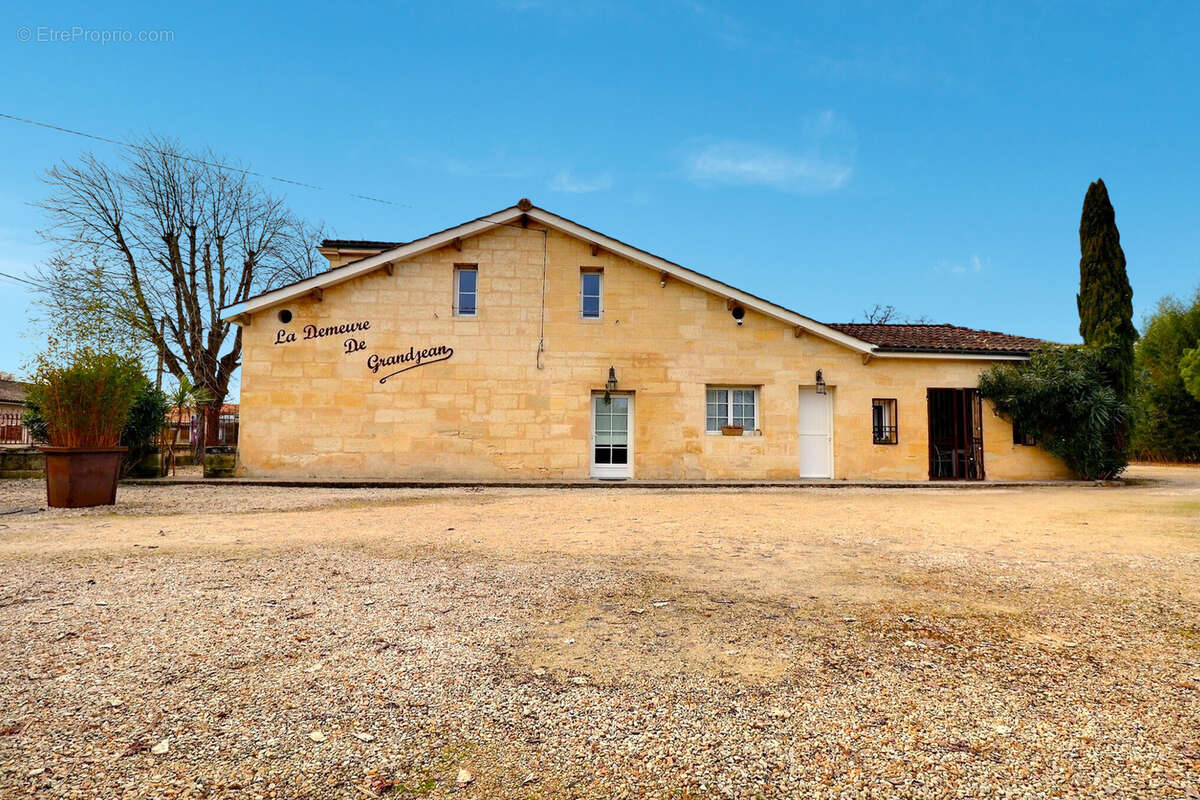 Maison à AMBARES-ET-LAGRAVE