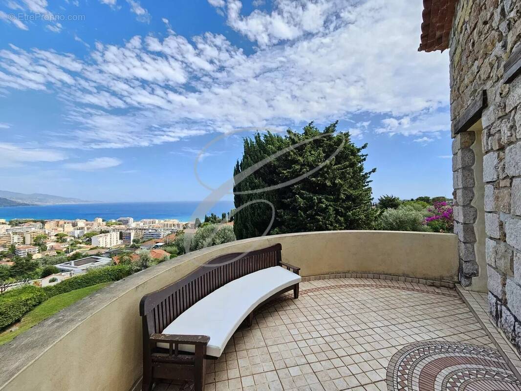 Appartement à ROQUEBRUNE-CAP-MARTIN