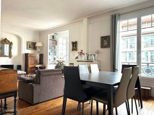 Appartement à NEUILLY-SUR-SEINE