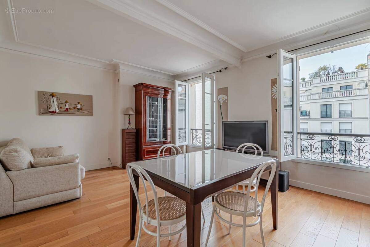 Appartement à LEVALLOIS-PERRET