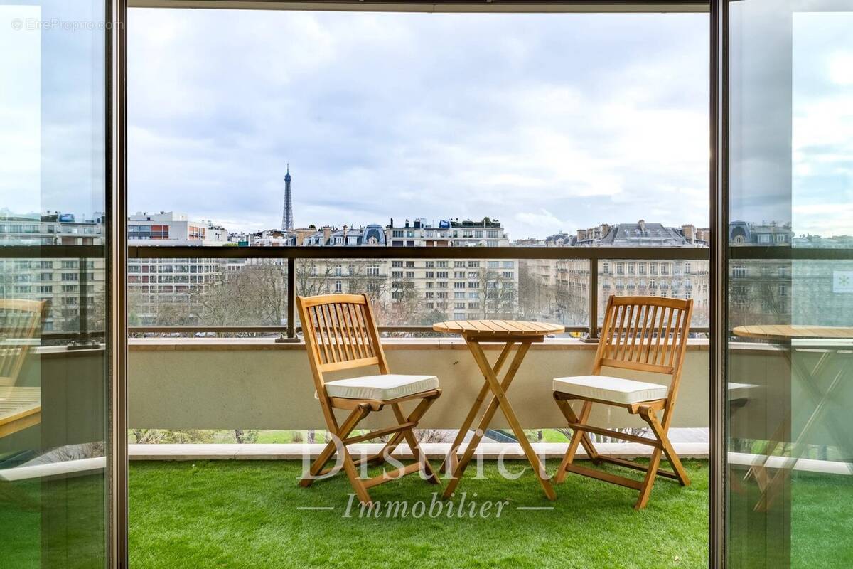 Appartement à PARIS-16E