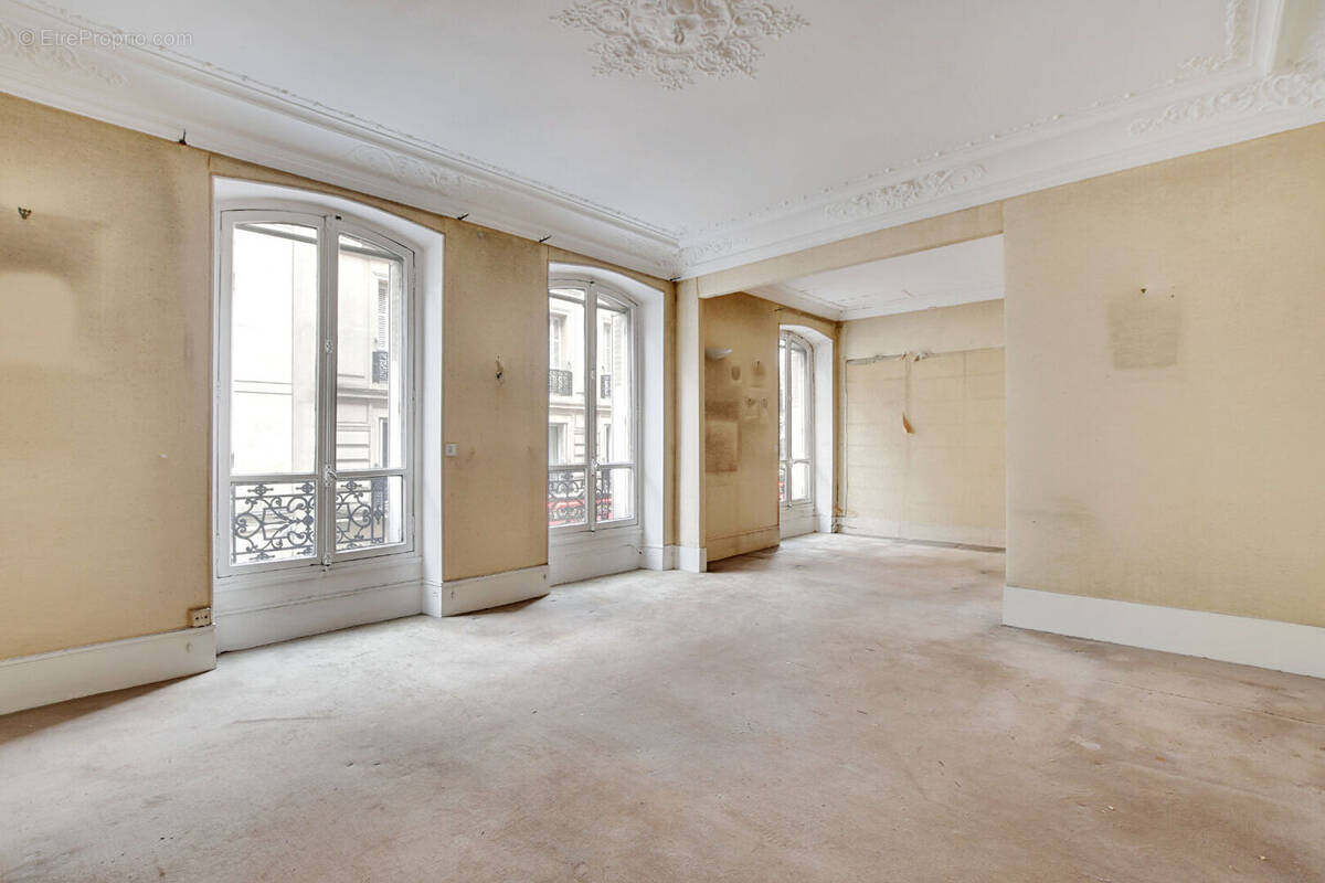 Appartement à PARIS-16E