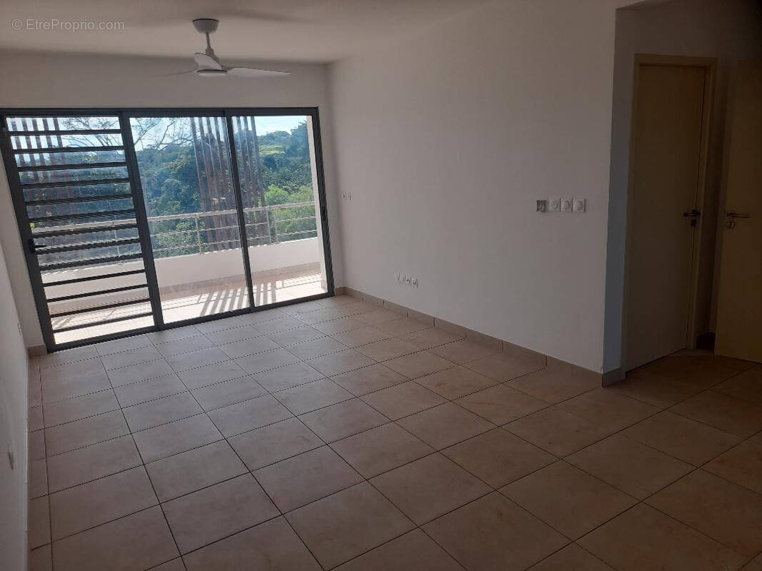 Appartement à REMIRE-MONTJOLY