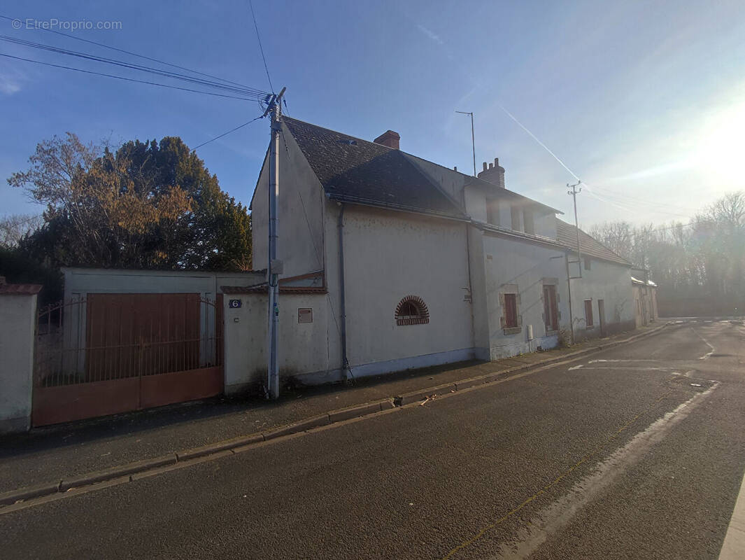 Maison à SAINT-JEAN-DE-BRAYE