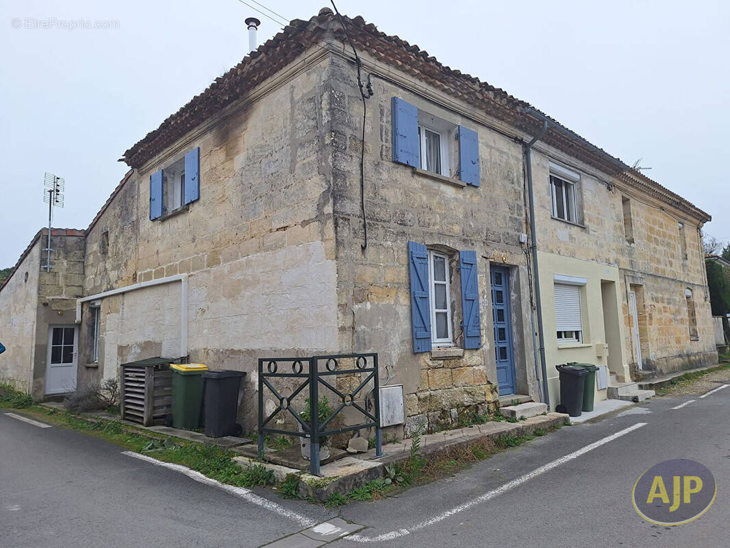 Maison à AMBARES-ET-LAGRAVE