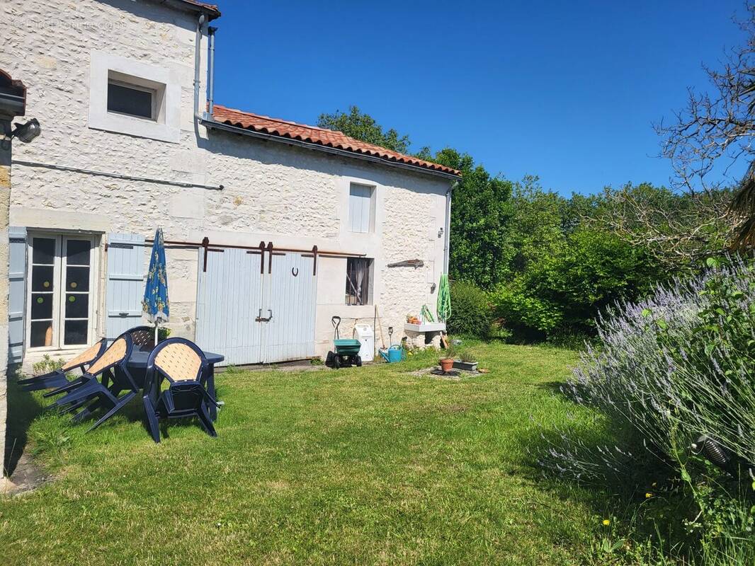 Maison à CHENAC-SAINT-SEURIN-D&#039;UZET