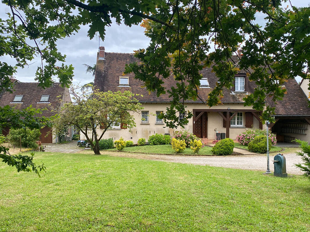 Maison à LA CHAPELLE-LA-REINE