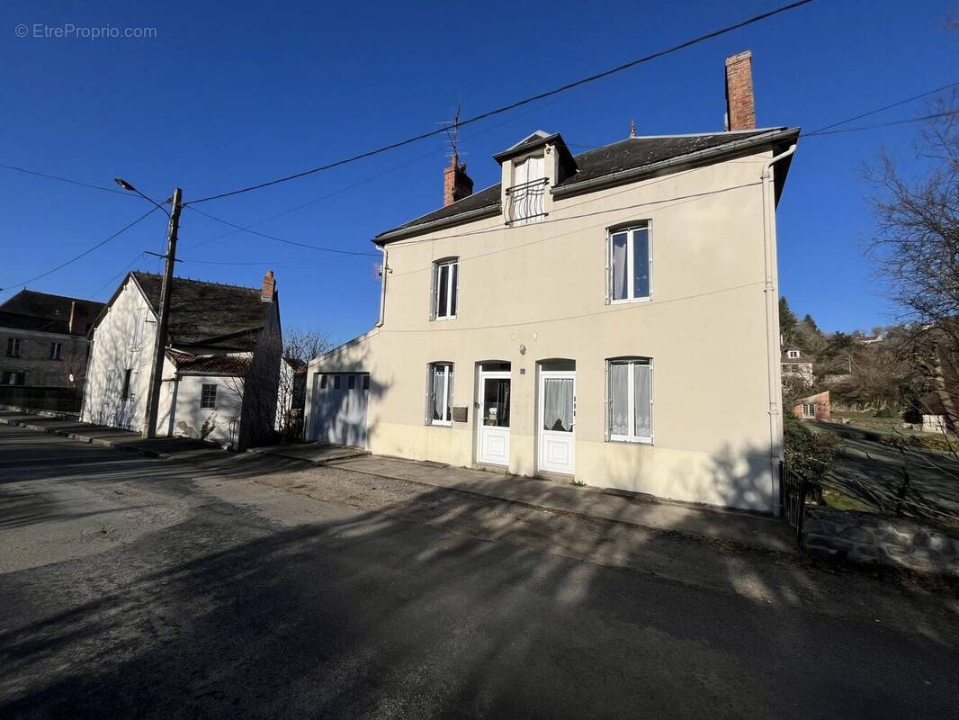 Appartement à CHAMBON-SUR-VOUEIZE