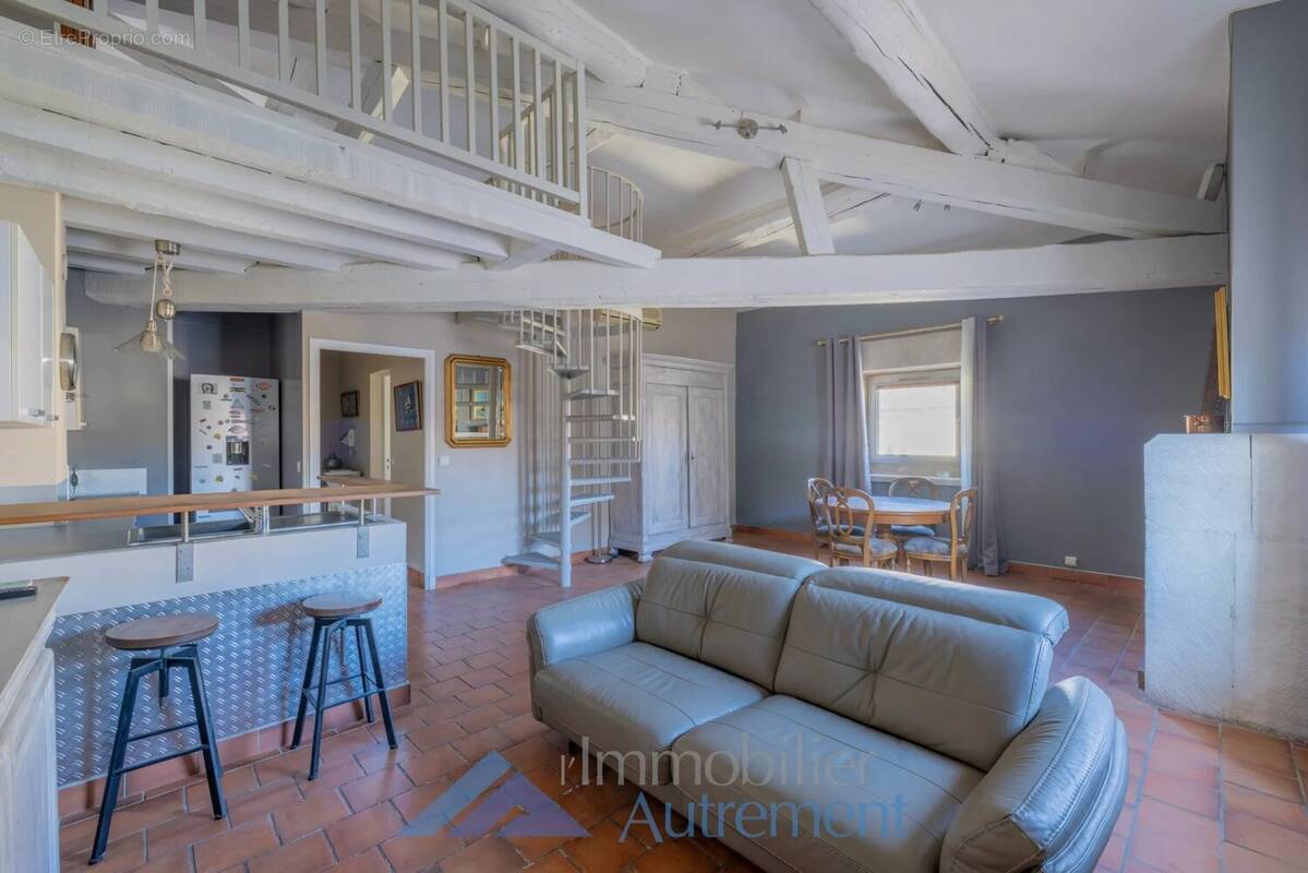 Appartement à MARSEILLE-1E