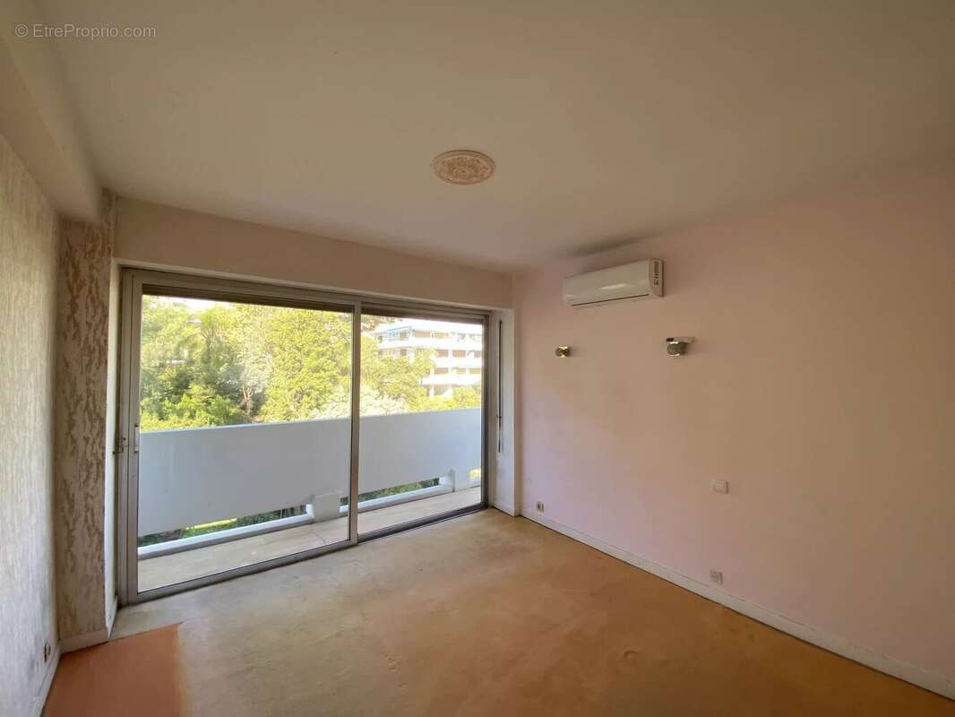 Appartement à VALLAURIS