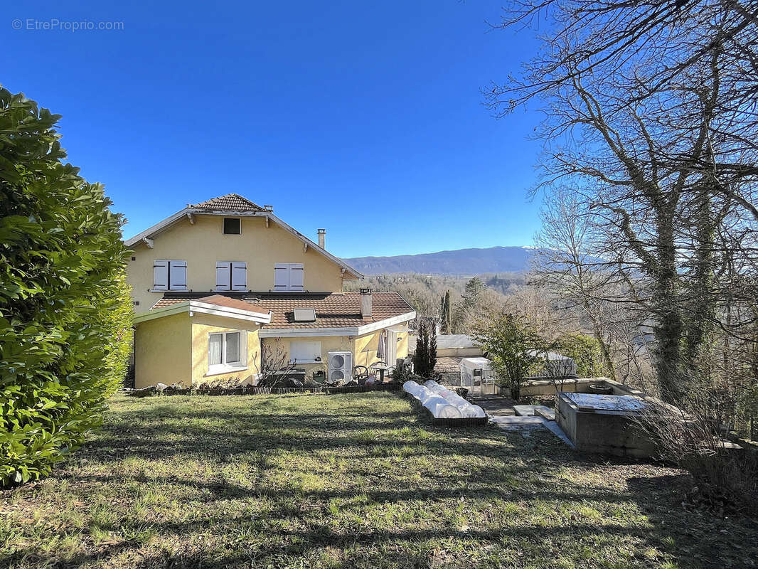 Appartement à POISY