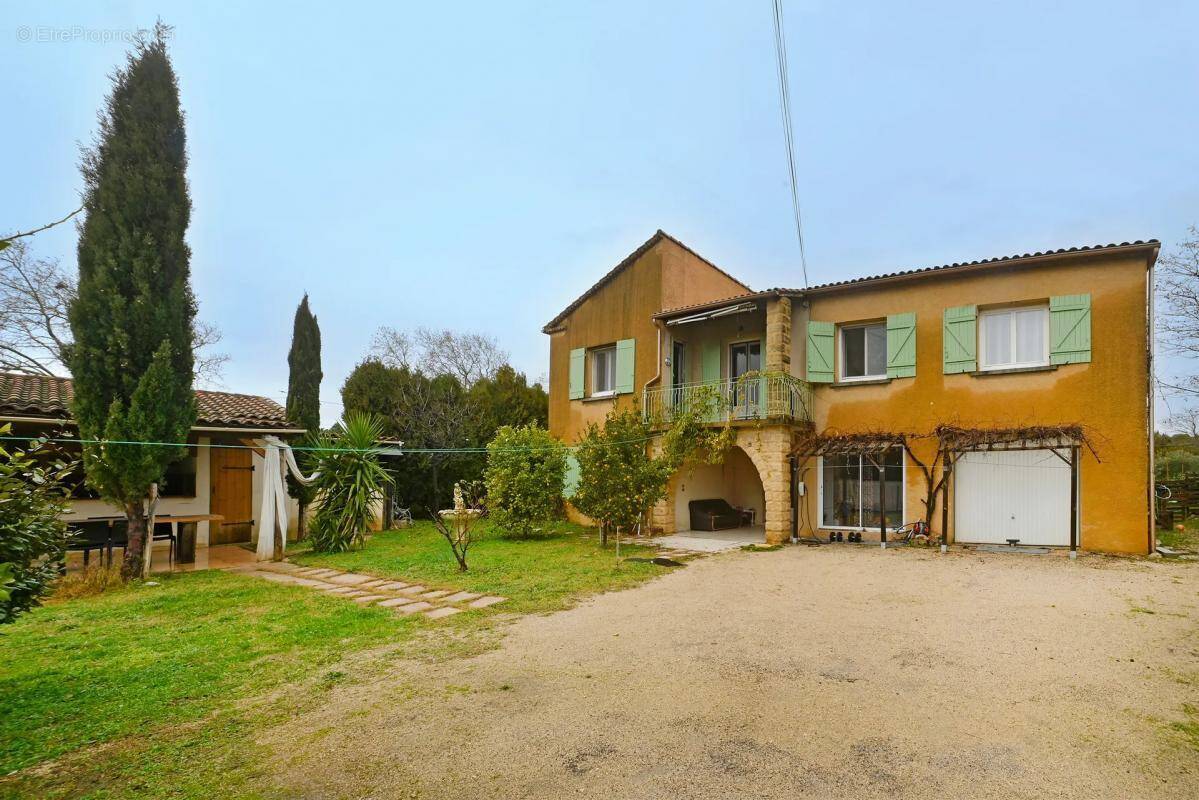 Maison à LAUDUN-L&#039;ARDOISE