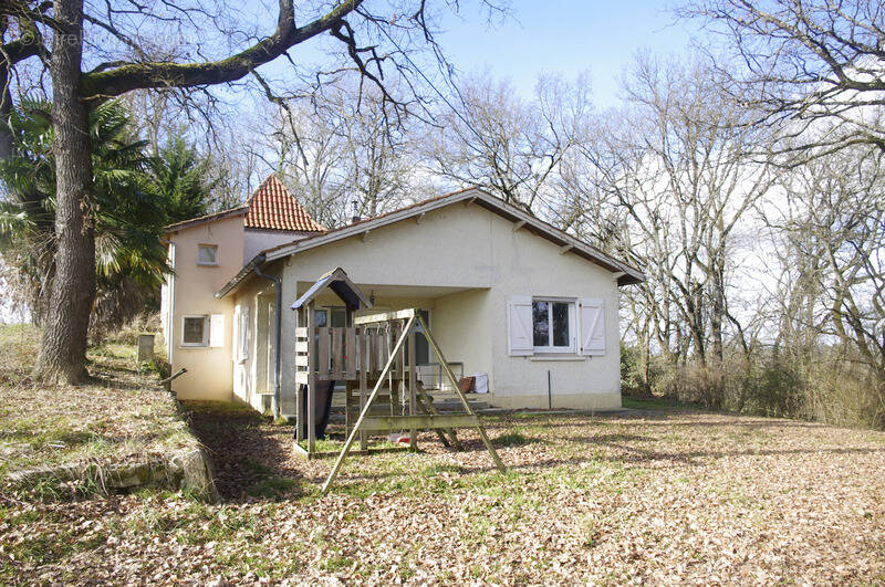 Maison à VIC-FEZENSAC