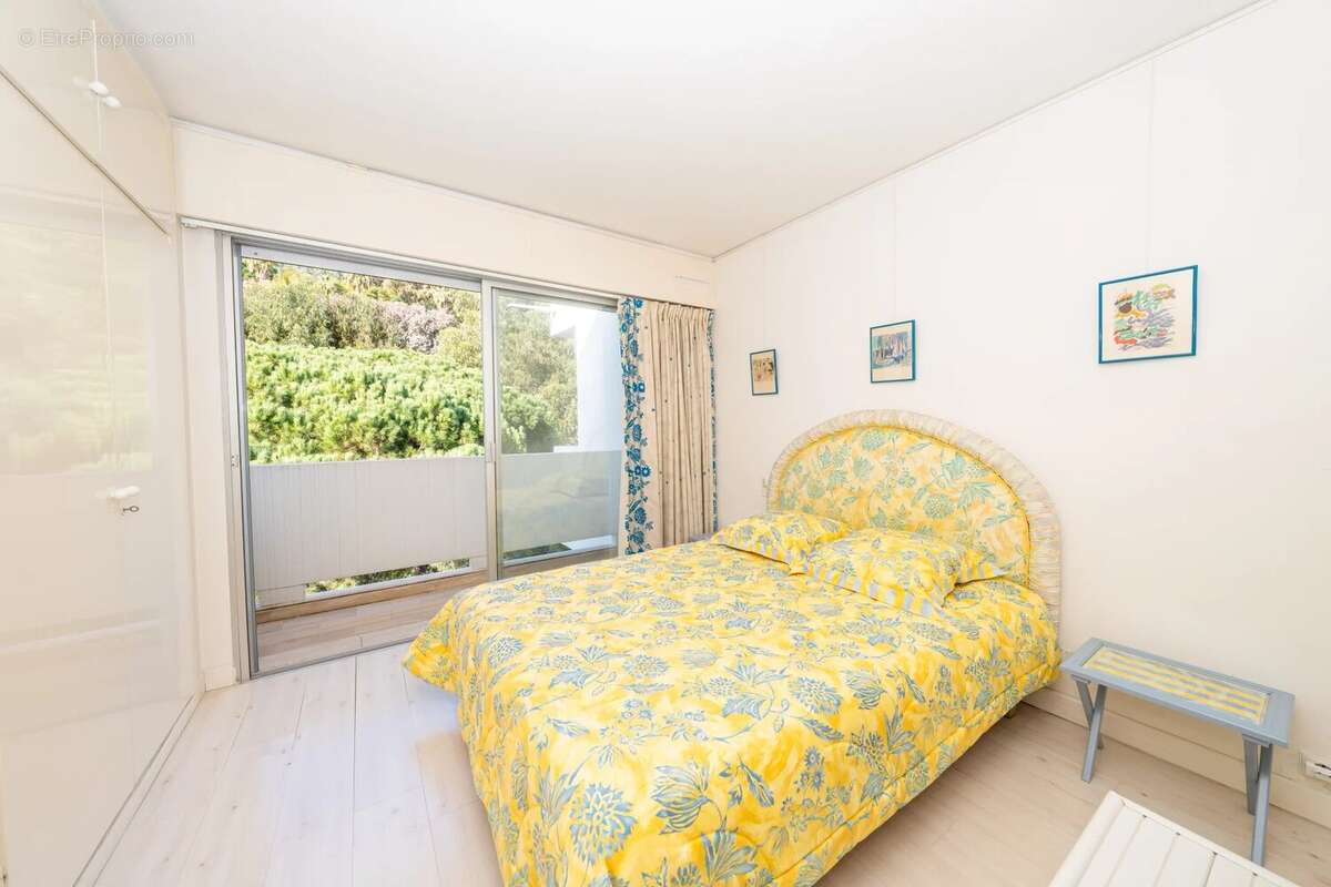 Appartement à VALLAURIS