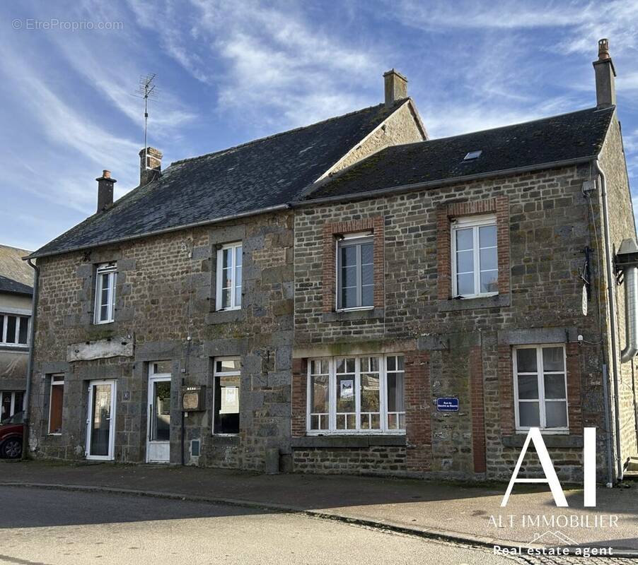 A vendre agence ALT Immobilier NORMANDIE, village pittoresque Suisse Normande,  10 min PUTANGES LE LAC, 1ère station verte de France, propriété Bar/Restaurant - Maison à LA LANDE-DE-LOUGE