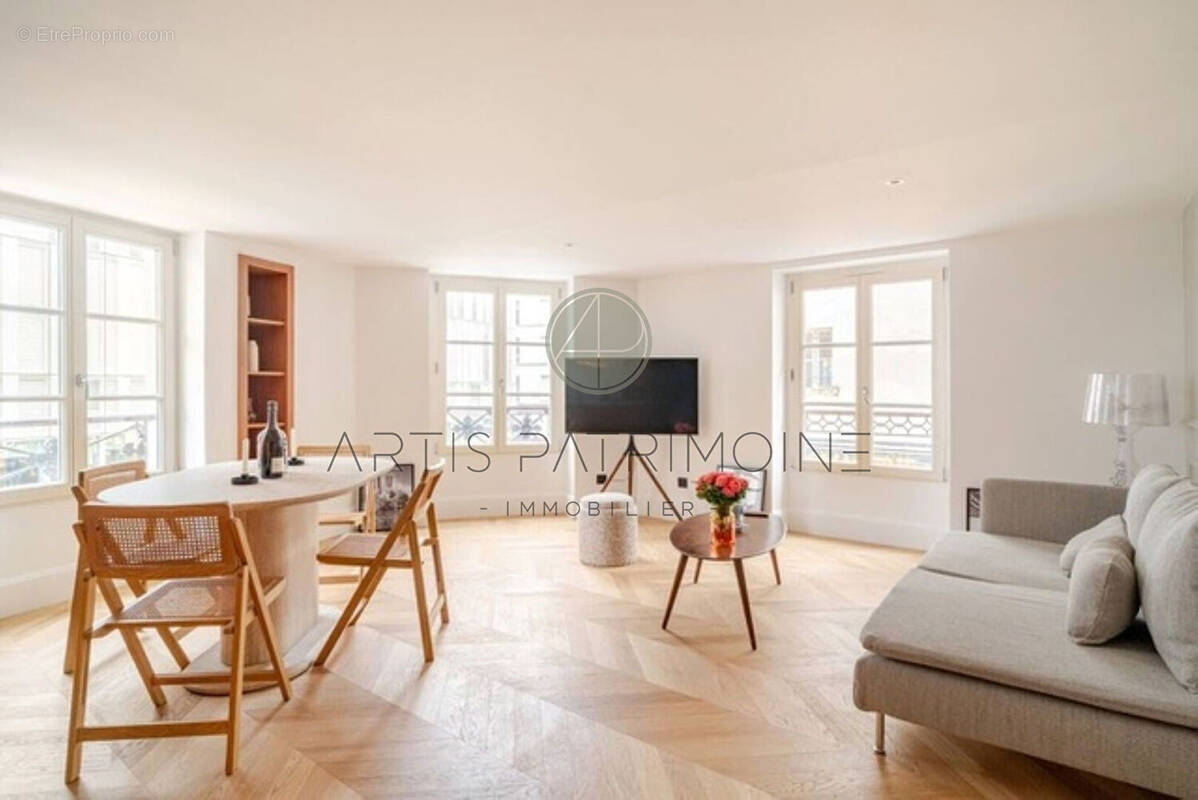 Appartement à PARIS-7E