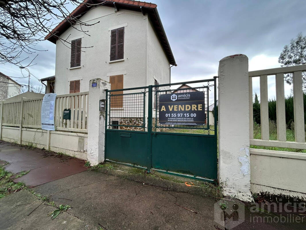 Maison à SAINT-MAUR-DES-FOSSES