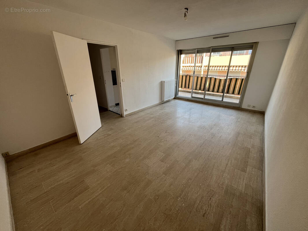 Appartement à VALLAURIS