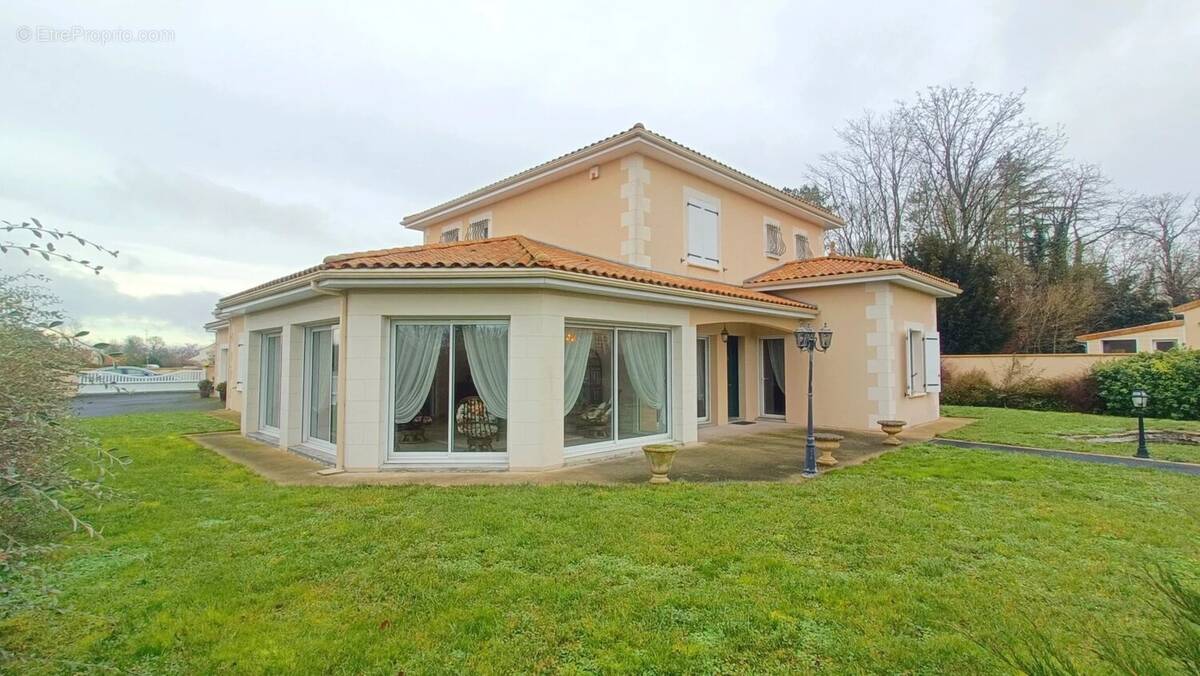 Appartement à NEUVILLE-DE-POITOU