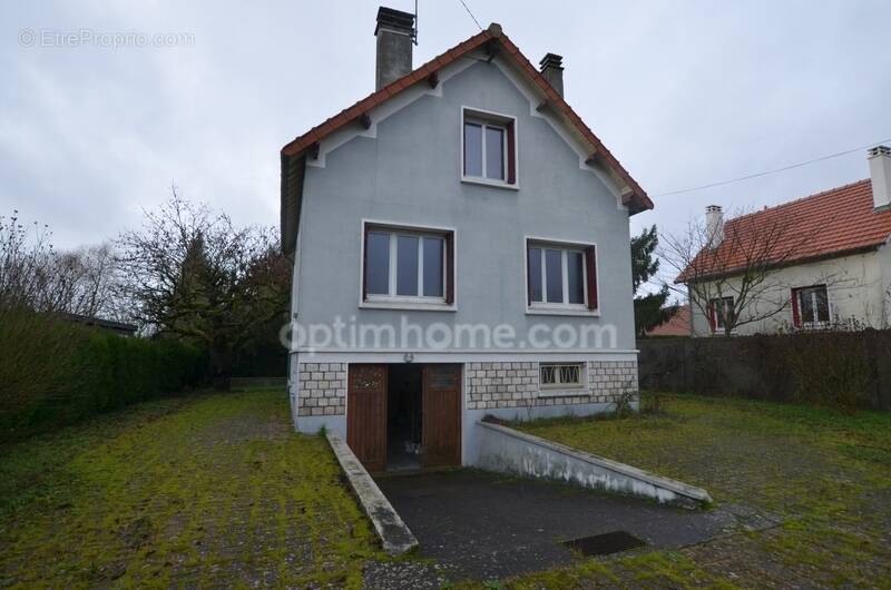 Maison à LA CHAPELLE-SAINT-MESMIN