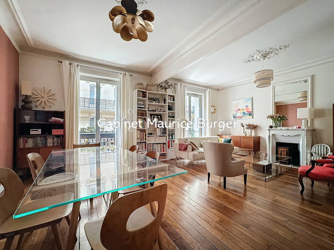 Appartement à PARIS-17E