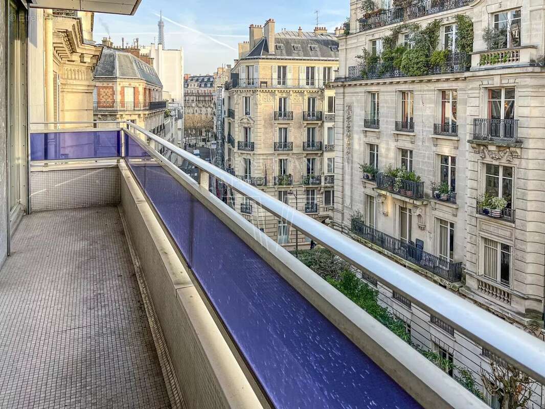 Appartement à PARIS-16E